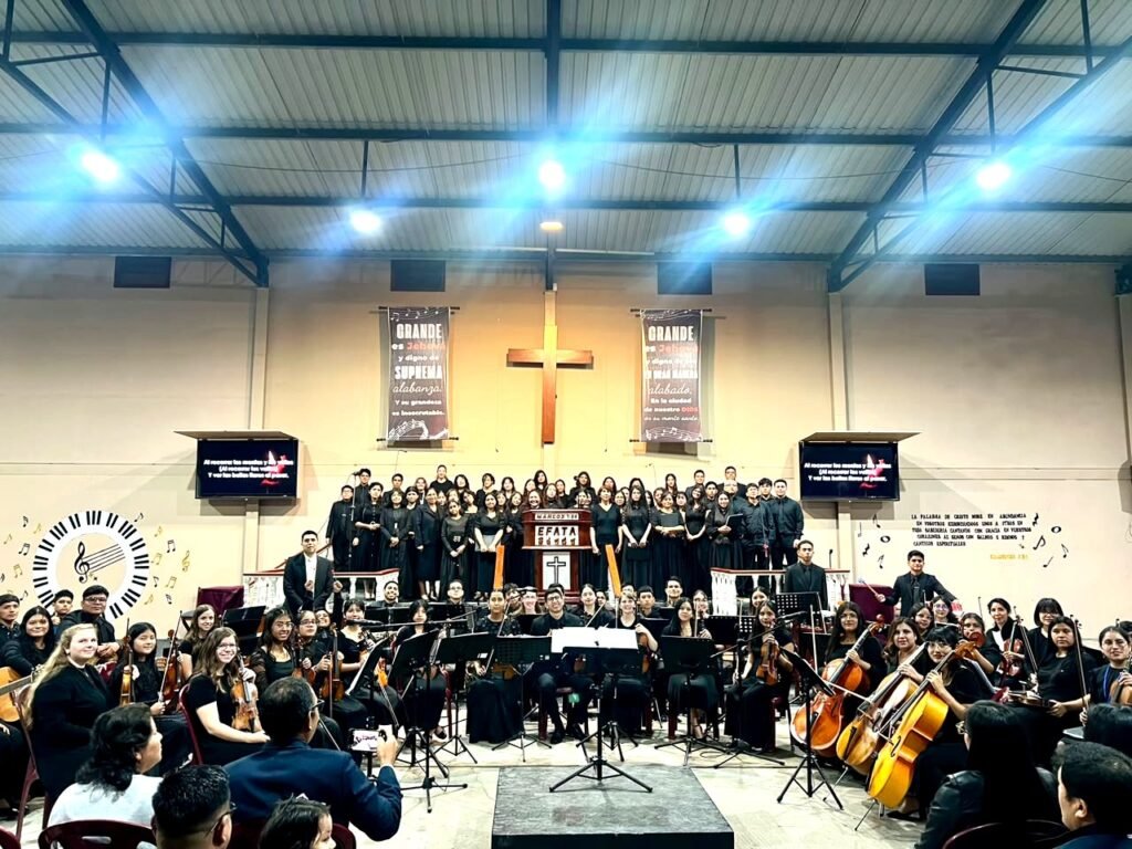 Coro y orquesta del Campamento de Música 2026 de Efata en Lima, Perú